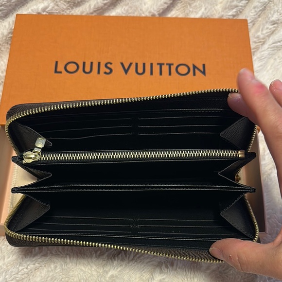 Louis Vuitton Reverse Monogram Zippy Wallet - Picture 4 of 11